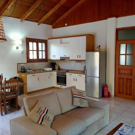 Bungalow Gialova Ngoại thất bức ảnh