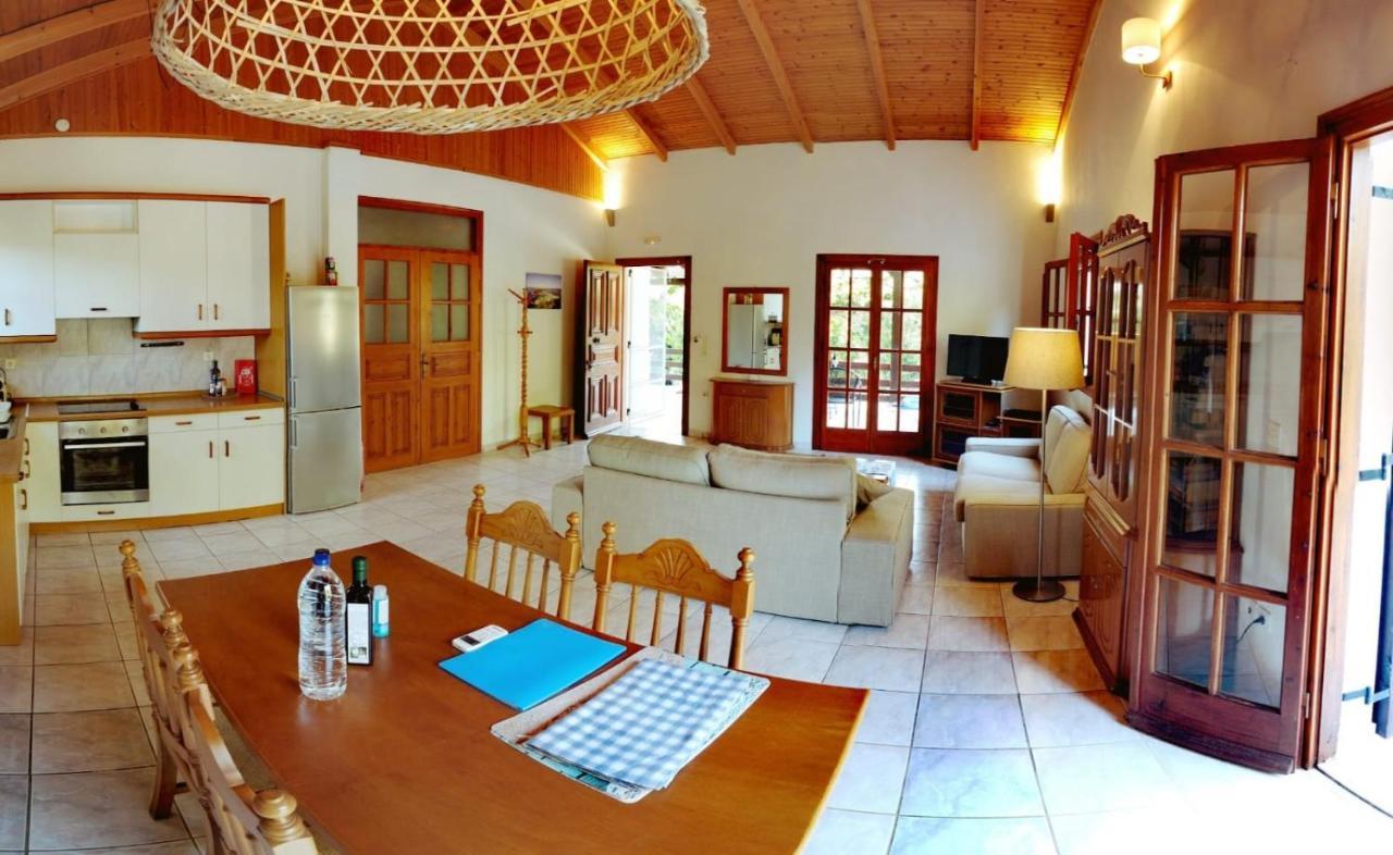 Bungalow Gialova Ngoại thất bức ảnh