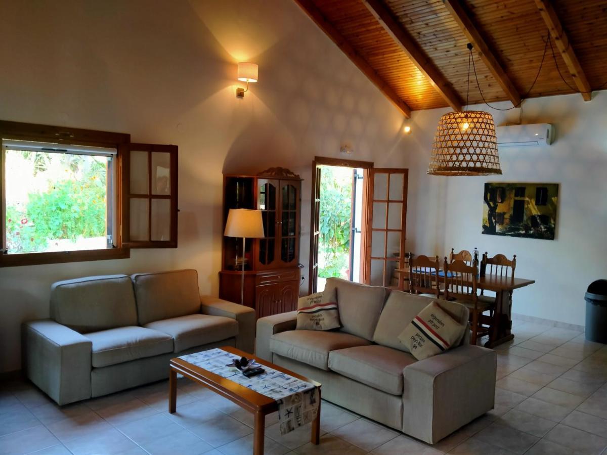 Bungalow Gialova Ngoại thất bức ảnh