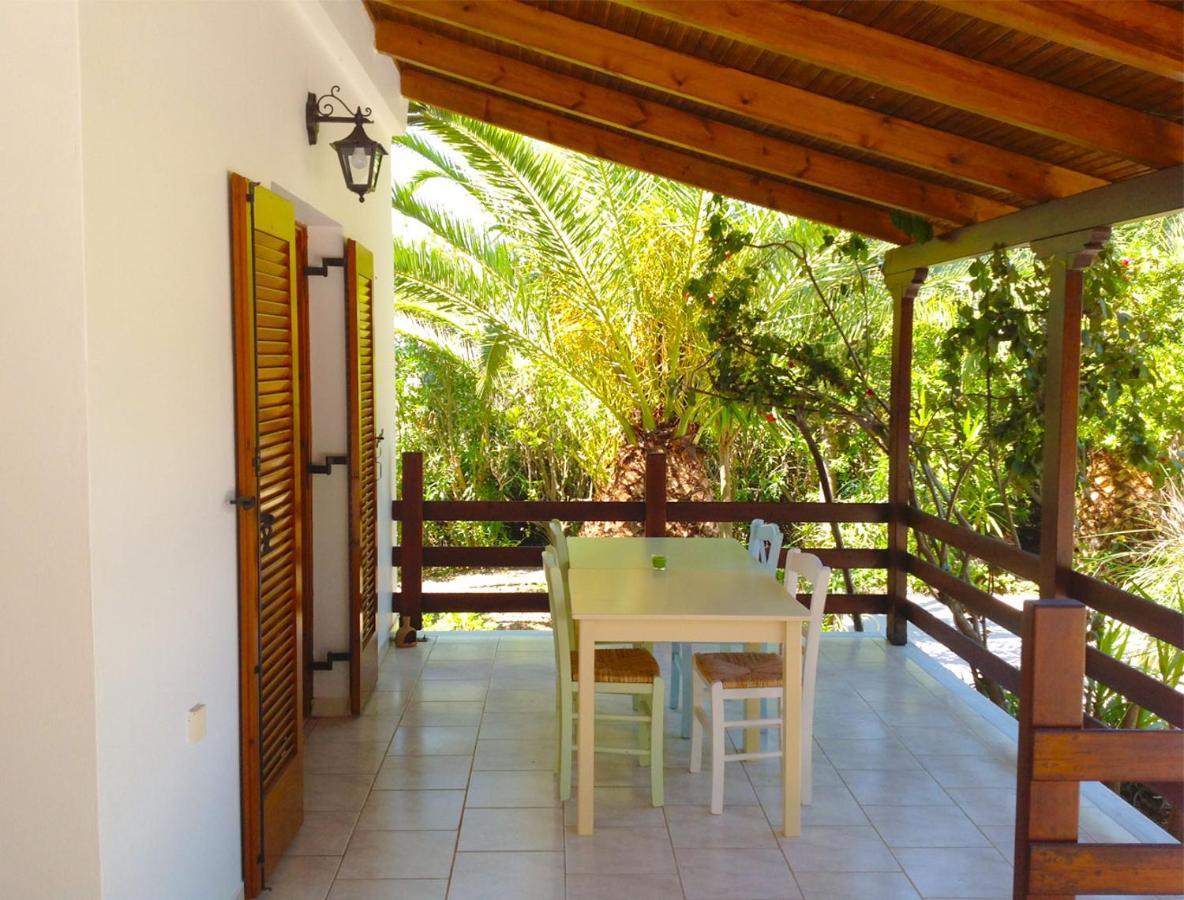 Bungalow Gialova Ngoại thất bức ảnh