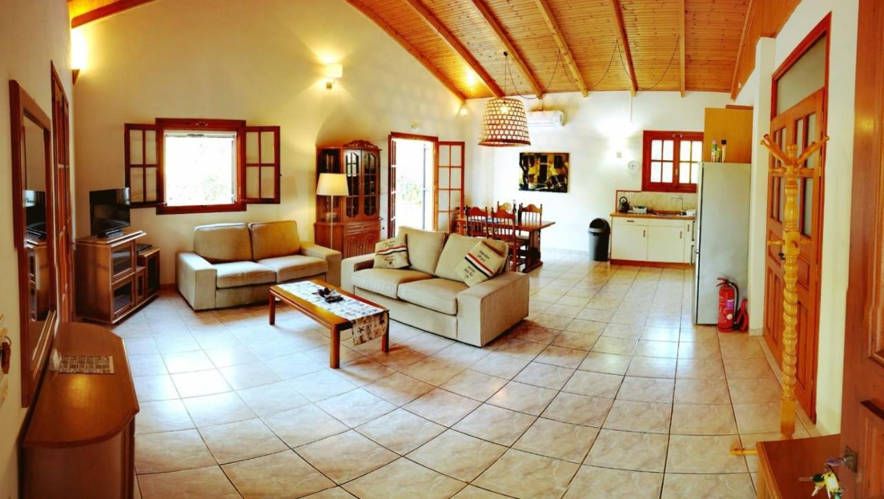 Bungalow Gialova Ngoại thất bức ảnh