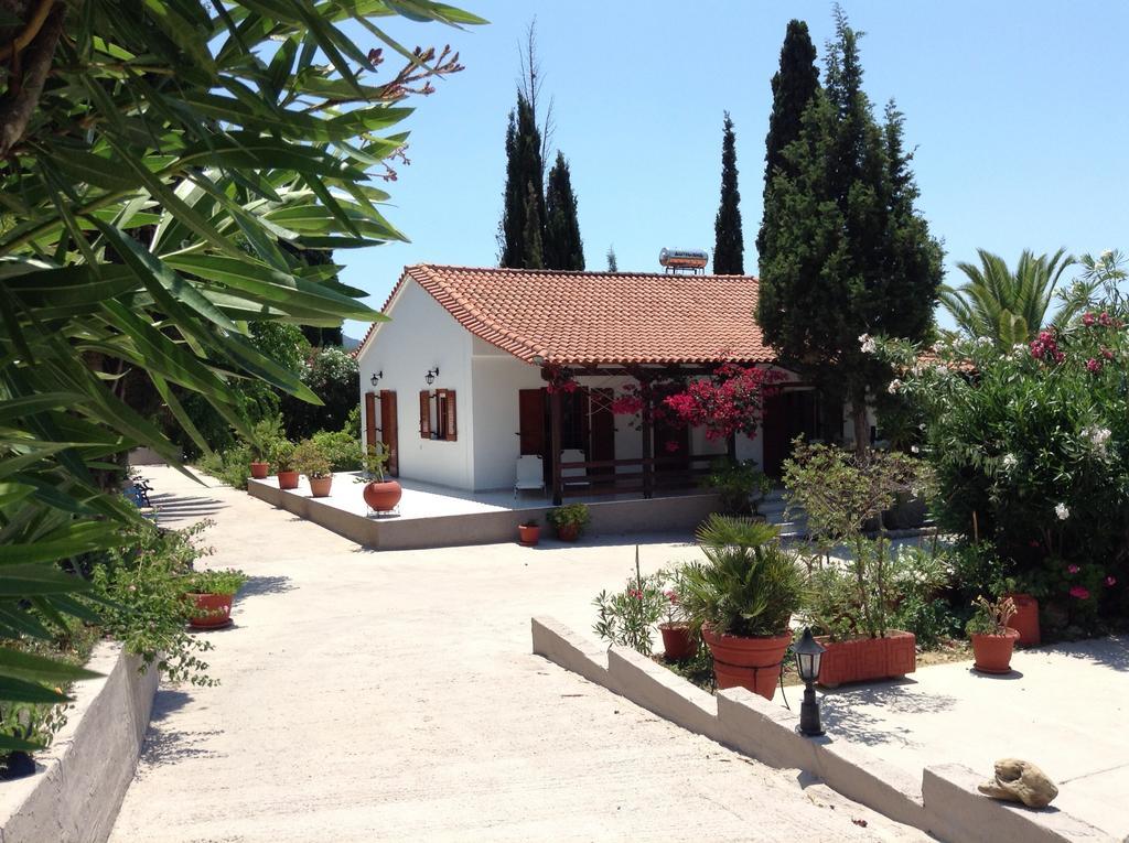 Bungalow Gialova Ngoại thất bức ảnh